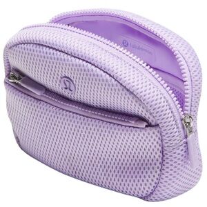 Lululemon City Essentials Mini Pouch 1L Knit Mesh
Lavender Frost